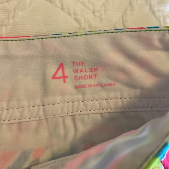 Lilly Pulitzer EUC Walsh Shorts - Picture 3 of 6